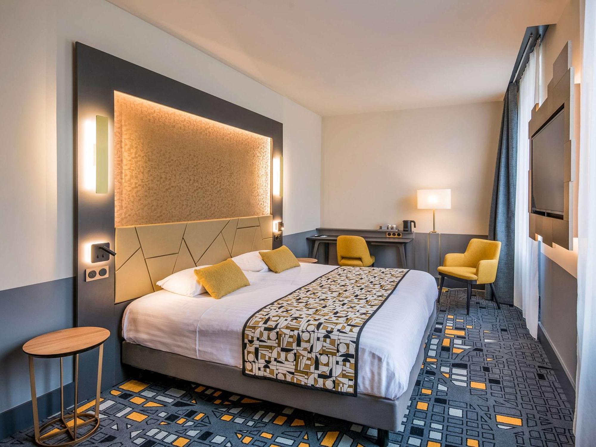 Hôtel Mercure Rodez Cathédrale Esterno foto
